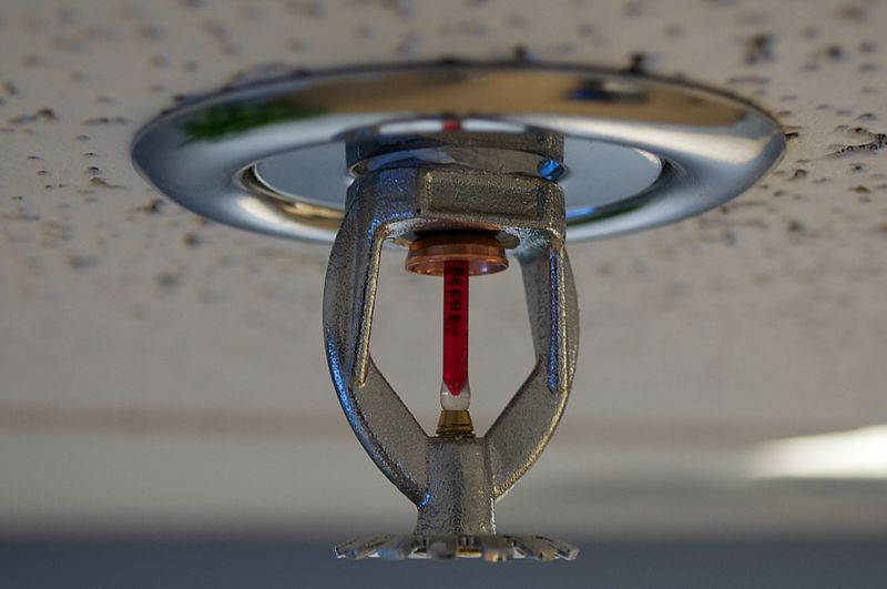 800px-Fire_sprinkler_roof_mount_side_view