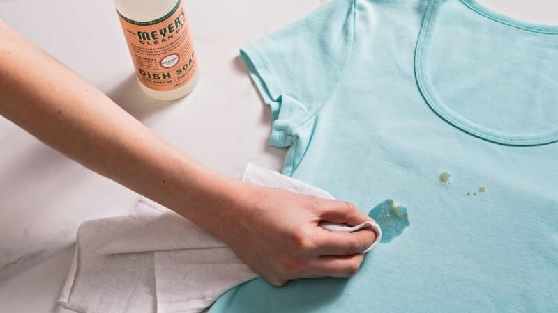 how to remove old oil stains from clothes