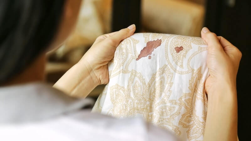 How to remove old blood stains from clothes